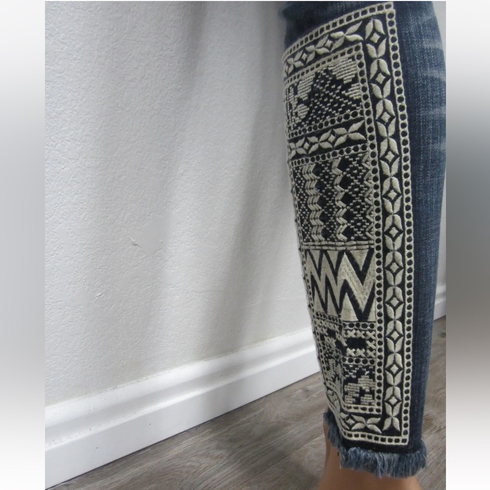 📌Sold on live📌Miss Me Born To Be Boho Ankle Jeans Womens 27 Aztec Frayed Hem - Picture 4 of 16